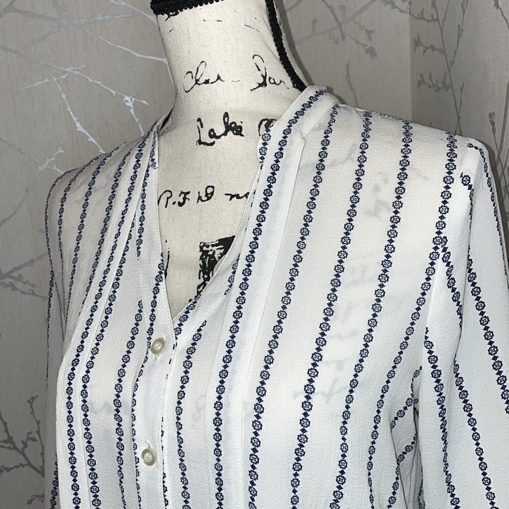 ‎Mine blouse, Size Medium - Picture 2 of 4